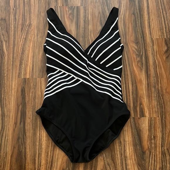 NWOT Gottex Embrace Surplice One Piece - Picture 5 of 15